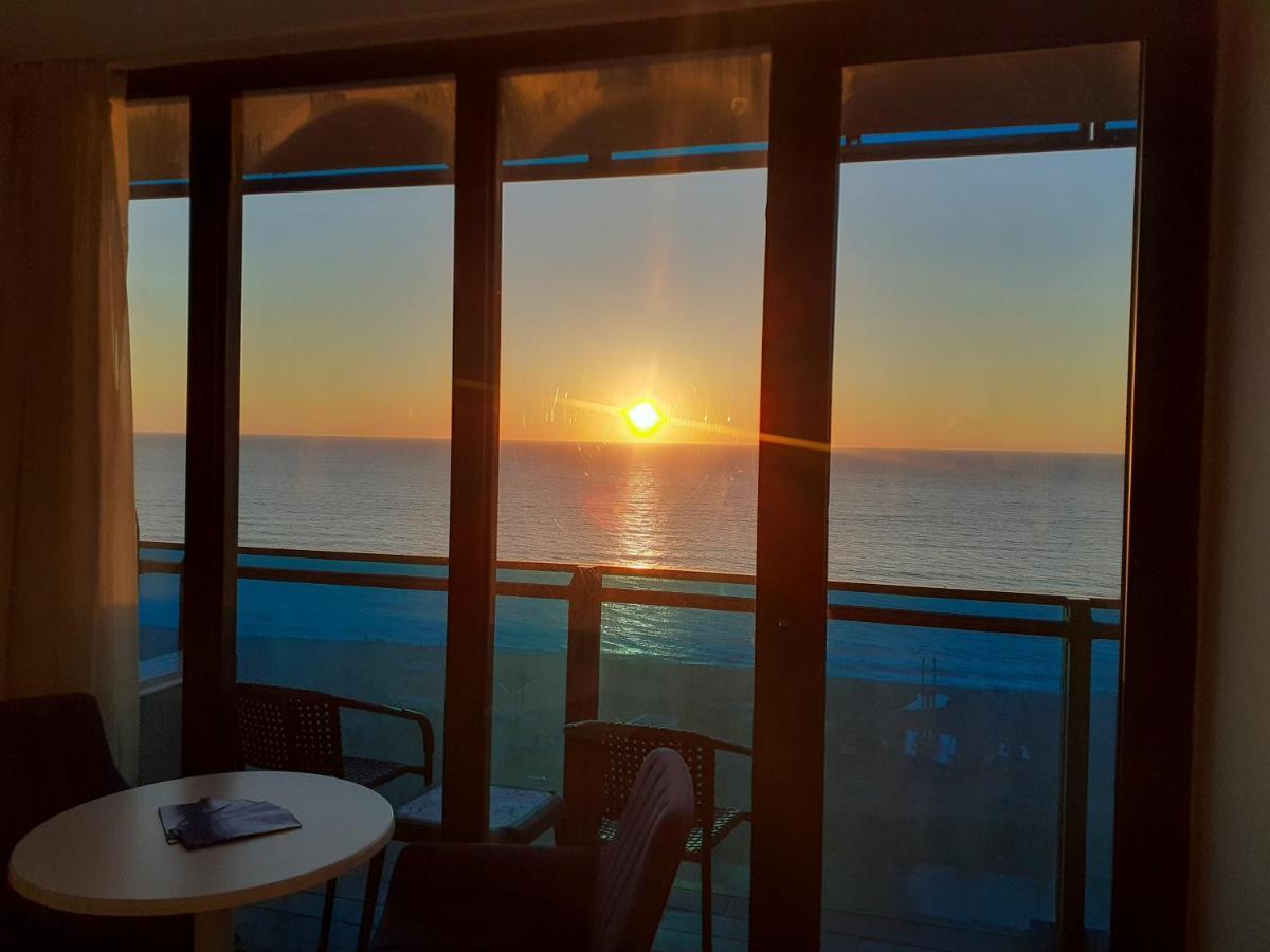 Only Front Sea View, No Side View, Wonderful Panorama, High Floor, Location Guarantee Aparthotel Batumi Exterior photo